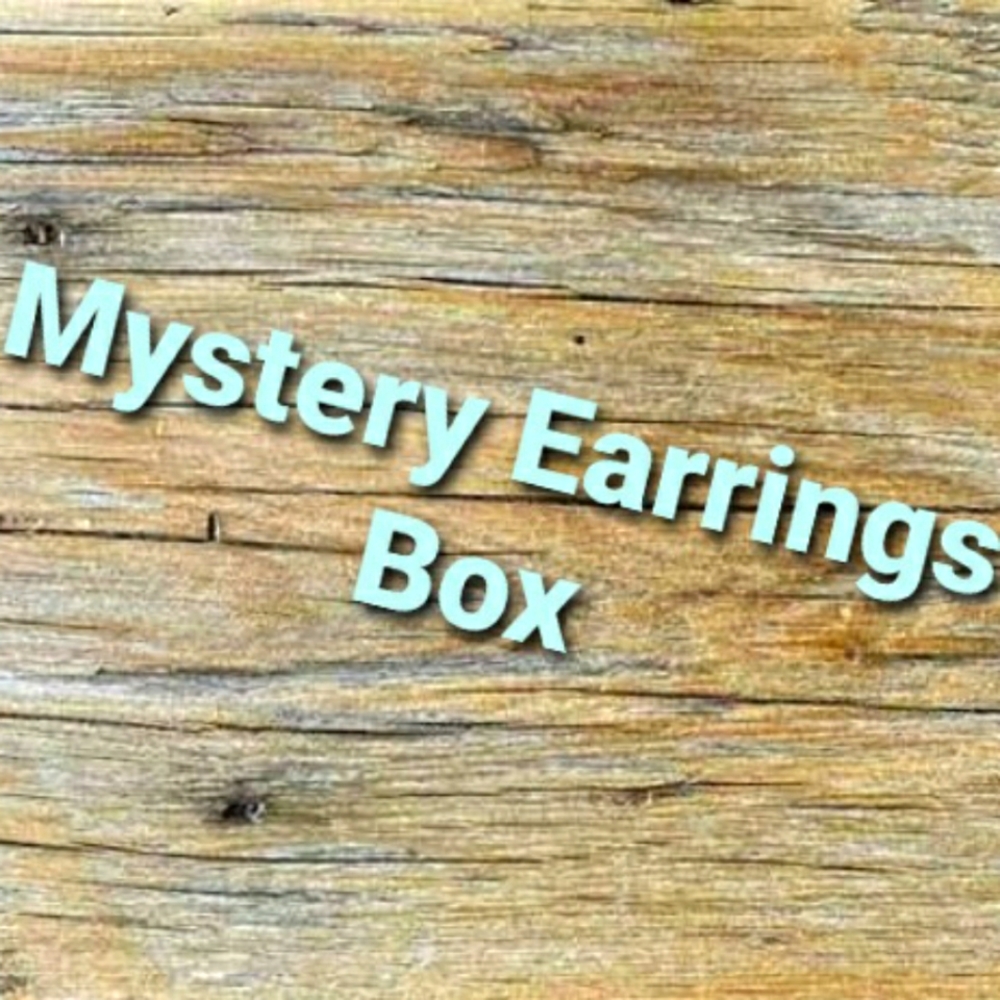 🎁2 pairs of earrings for 10 bucks🎁